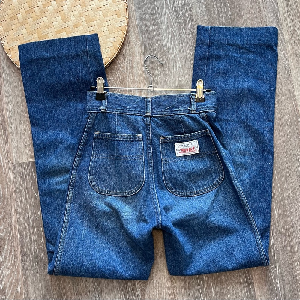 Levi's Women's High Rise Jeans 
Vintage reworked 1970s denim. 
23/24 30” inseam